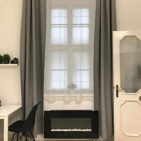 Black And White Apartament *