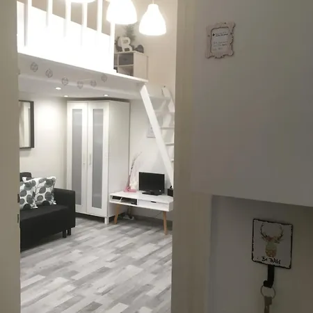 Black And White * Budapešť