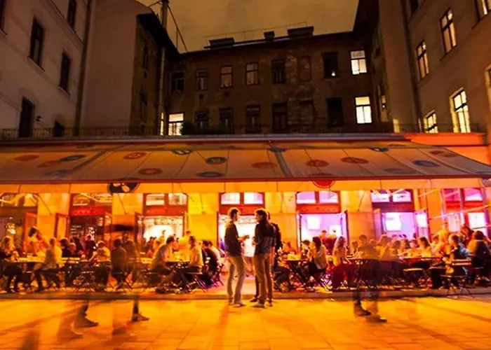 Apartament Black And White