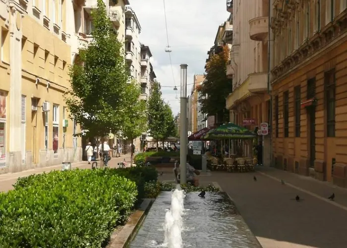 Black And White Apartament