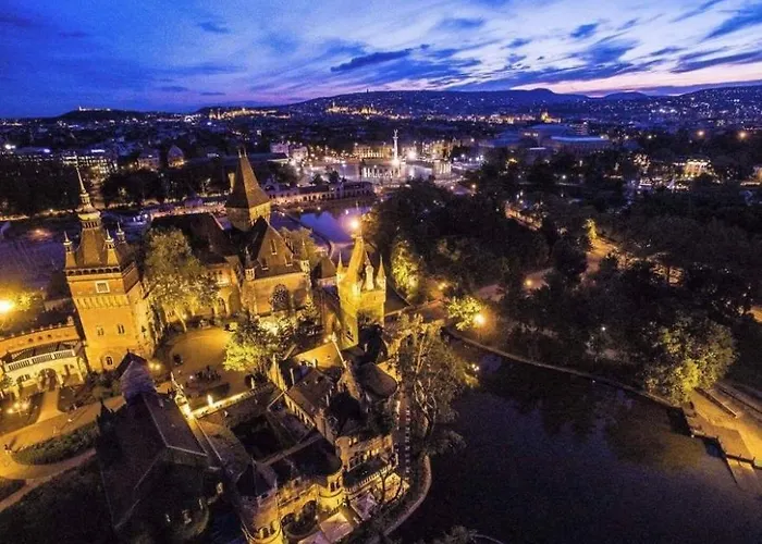 Black And White Budapesta