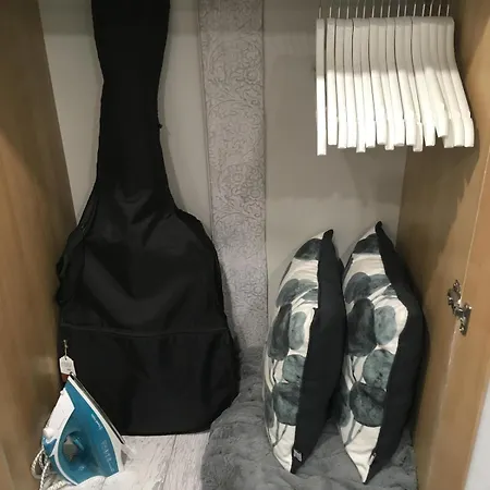 Black And White شقة بودابست