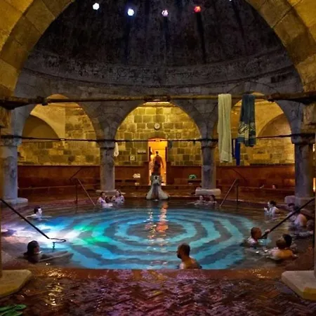 Black And White شقة