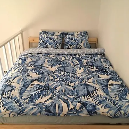 Black And White شقة